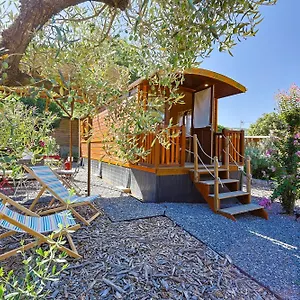 Camping Roulotte Au Coeur Des Vignes, Hyères