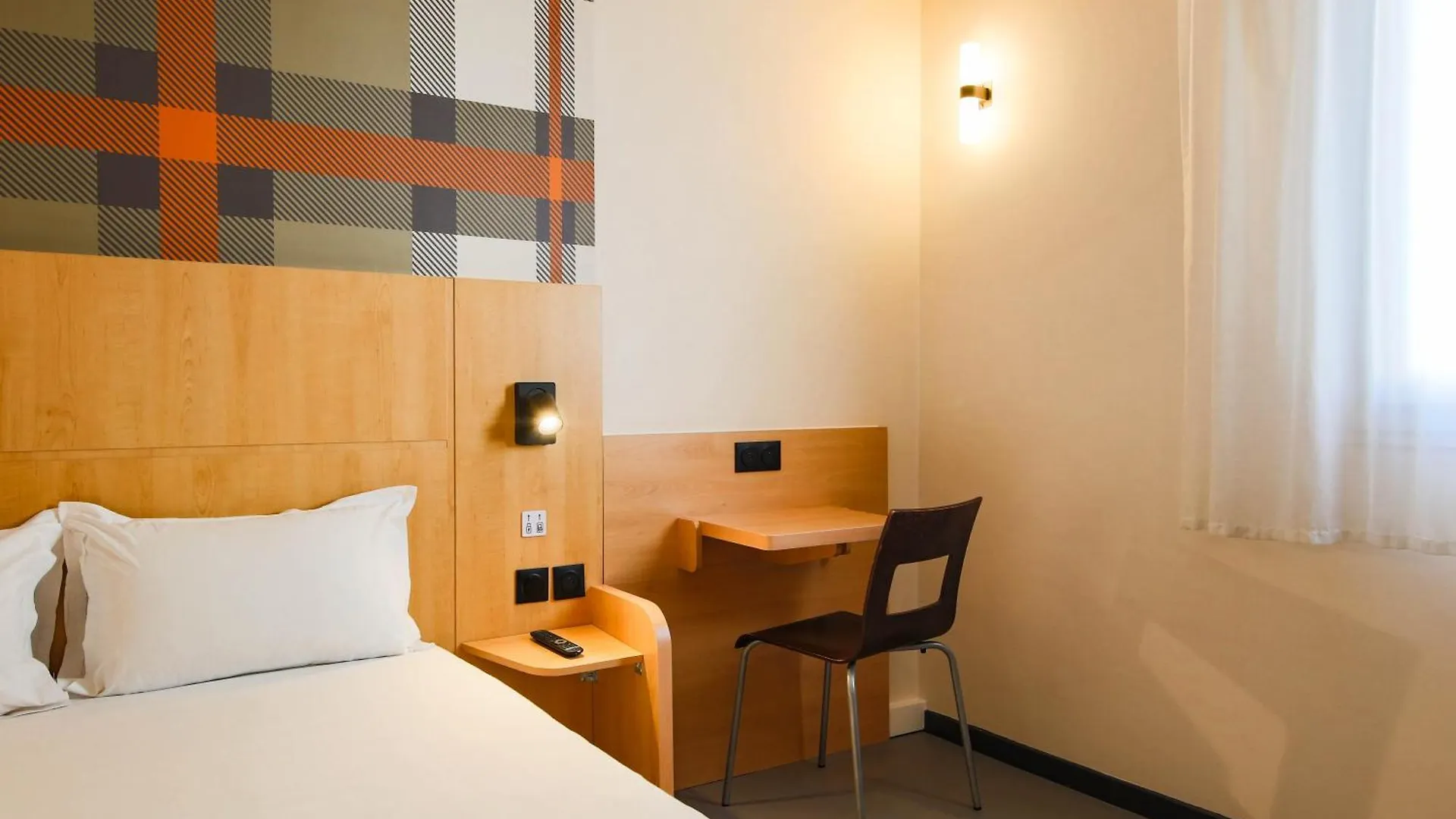 Easyhotel Nice Old Town 2*,
